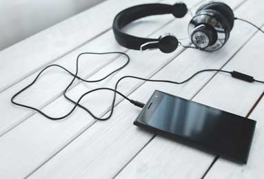 官方赛事平台-中超榜首易主 保级战陷入混乱